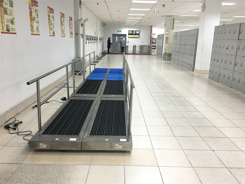 履带式智能鞋底清洁机