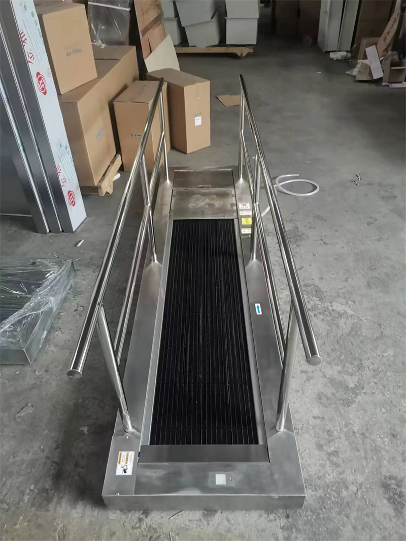履带式智能鞋底清洁机
