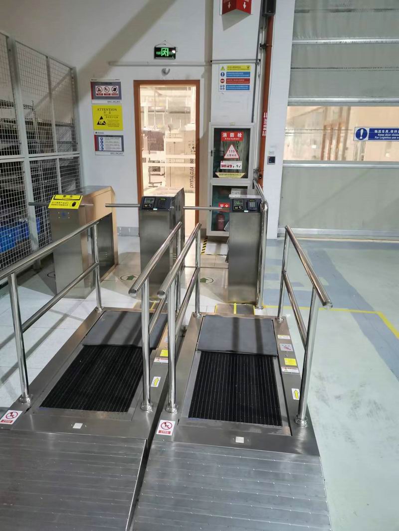 一站式智能鞋底清洁入口